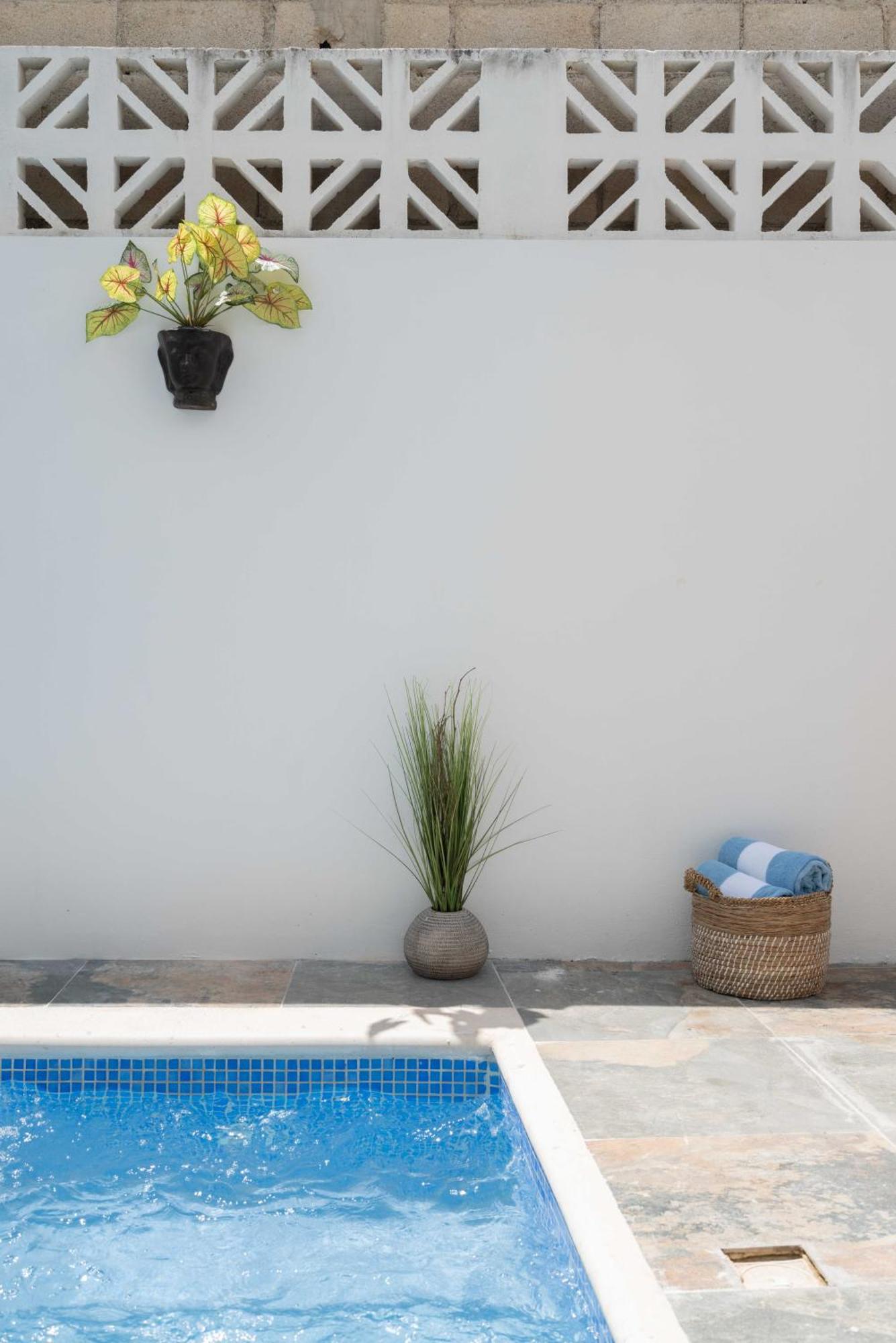 Casa Laura - - Private Townhome For 6 Guest - 3 Bedrooms - 5 Beds- Restaurant Walking Distance