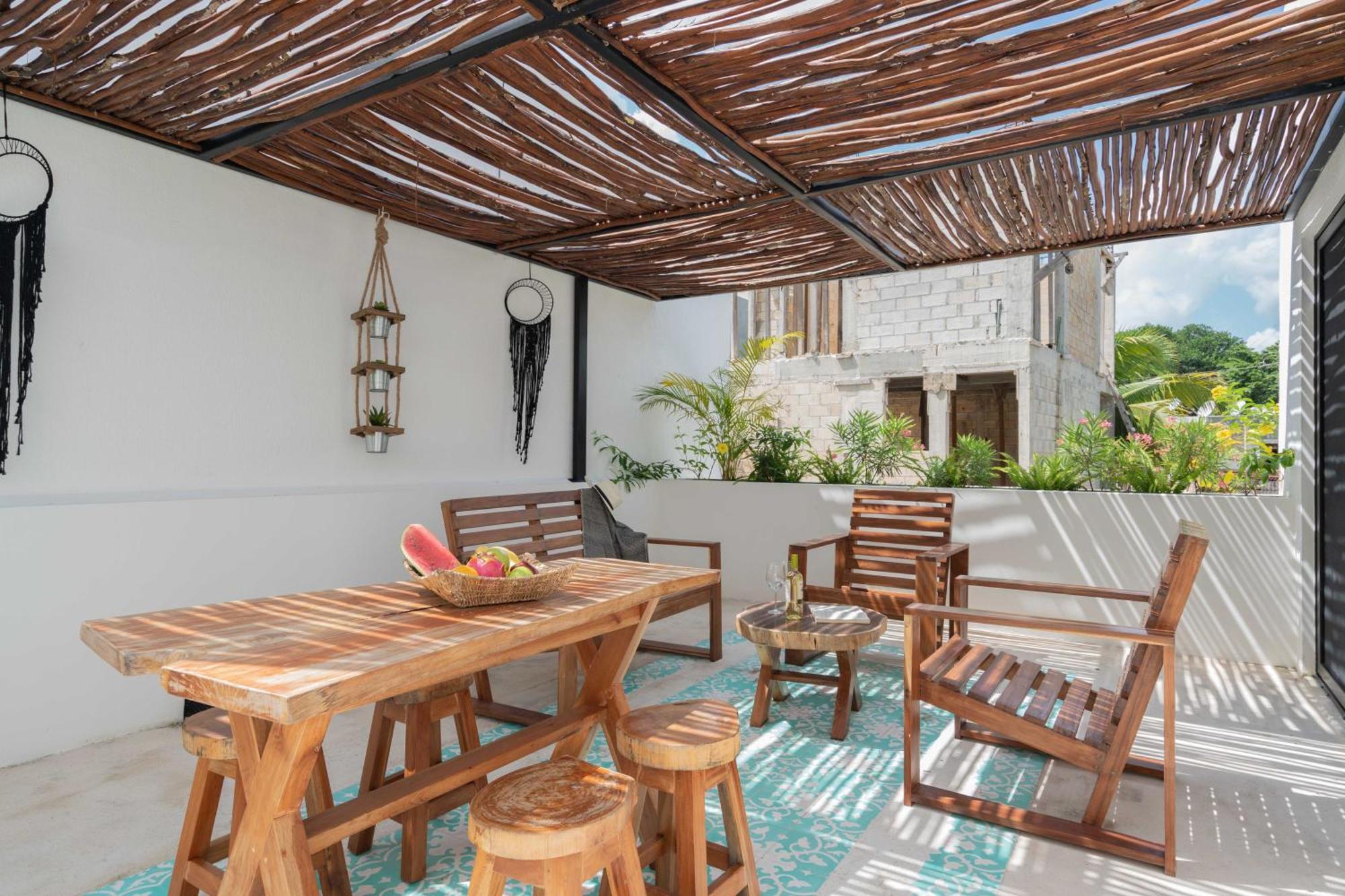 Casa Laura - - Private Townhome For 6 Guest - 3 Bedrooms - 5 Beds- Restaurant Walking Distance * Tulum