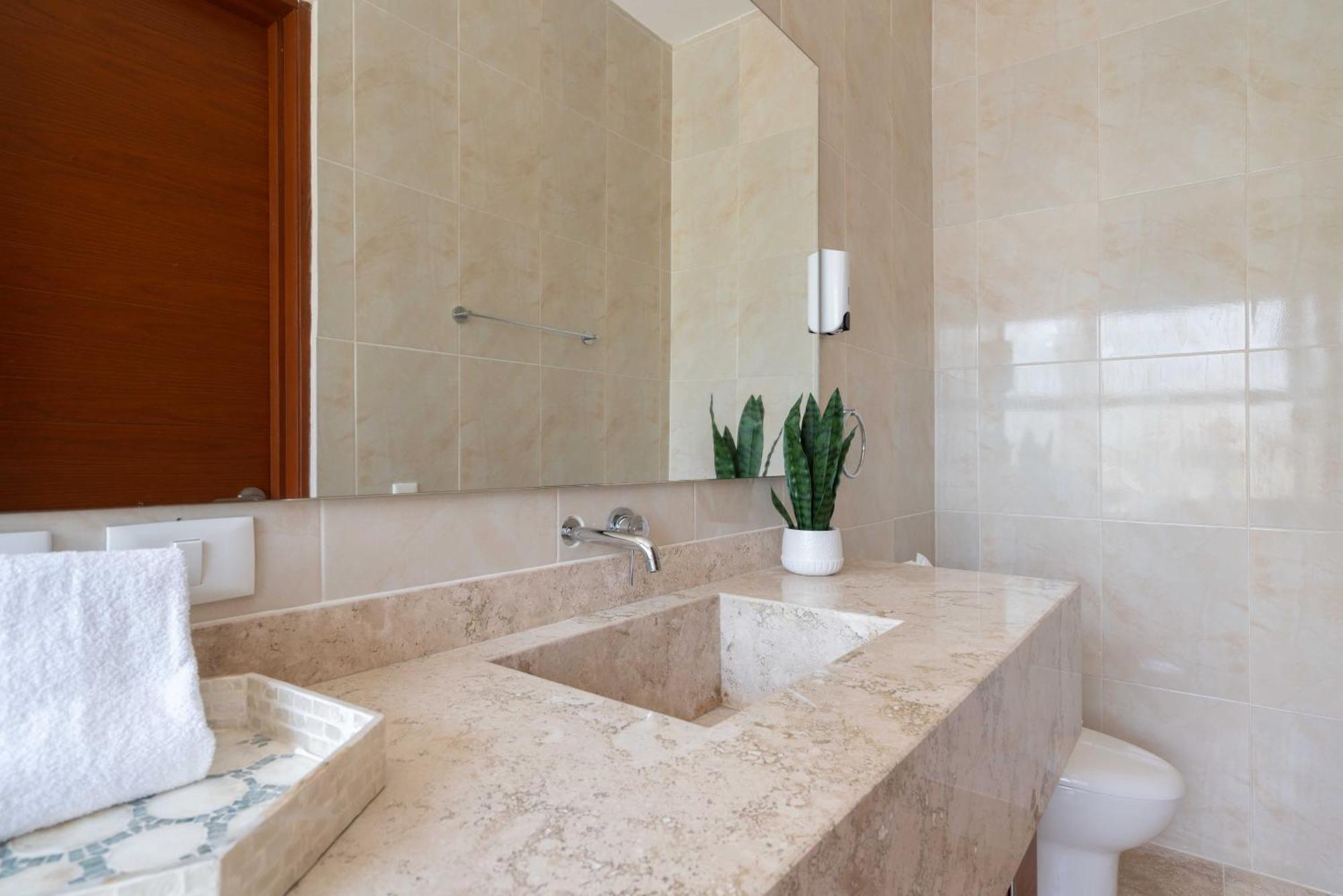 Apartamento Casa Laura - - Private Townhome For 6 Guest - 3 Bedrooms - 5 Beds- Restaurant Walking Distance Tulum