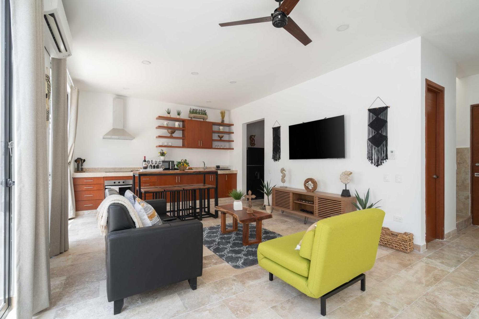 Casa Laura - - Private Townhome For 6 Guest - 3 Bedrooms - 5 Beds- Restaurant Walking Distance * Tulum