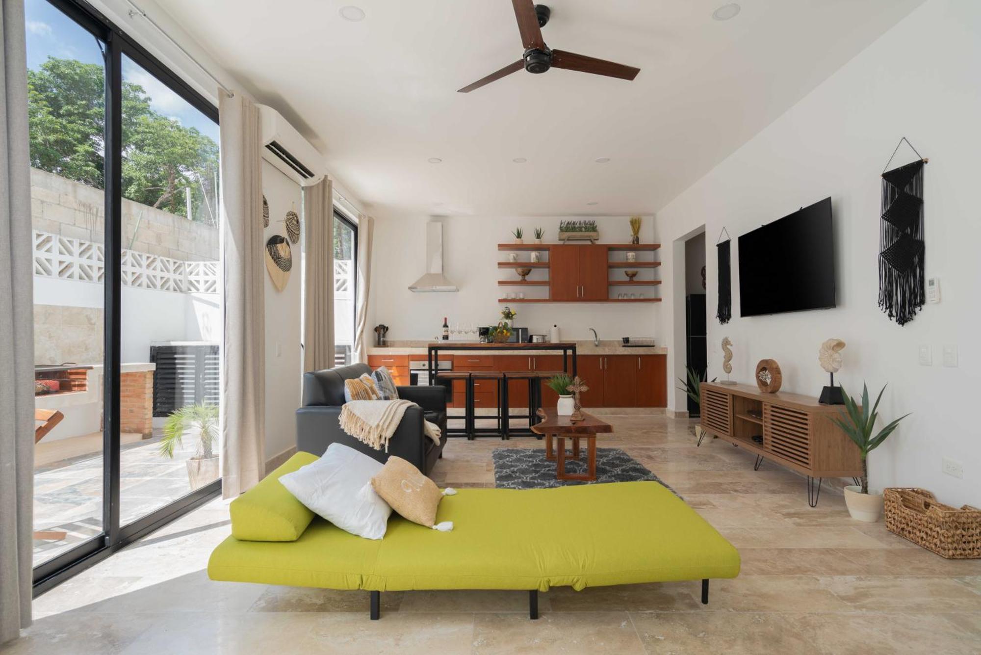Casa Laura - - Private Townhome For 6 Guest - 3 Bedrooms - 5 Beds- Restaurant Walking Distance * Tulum