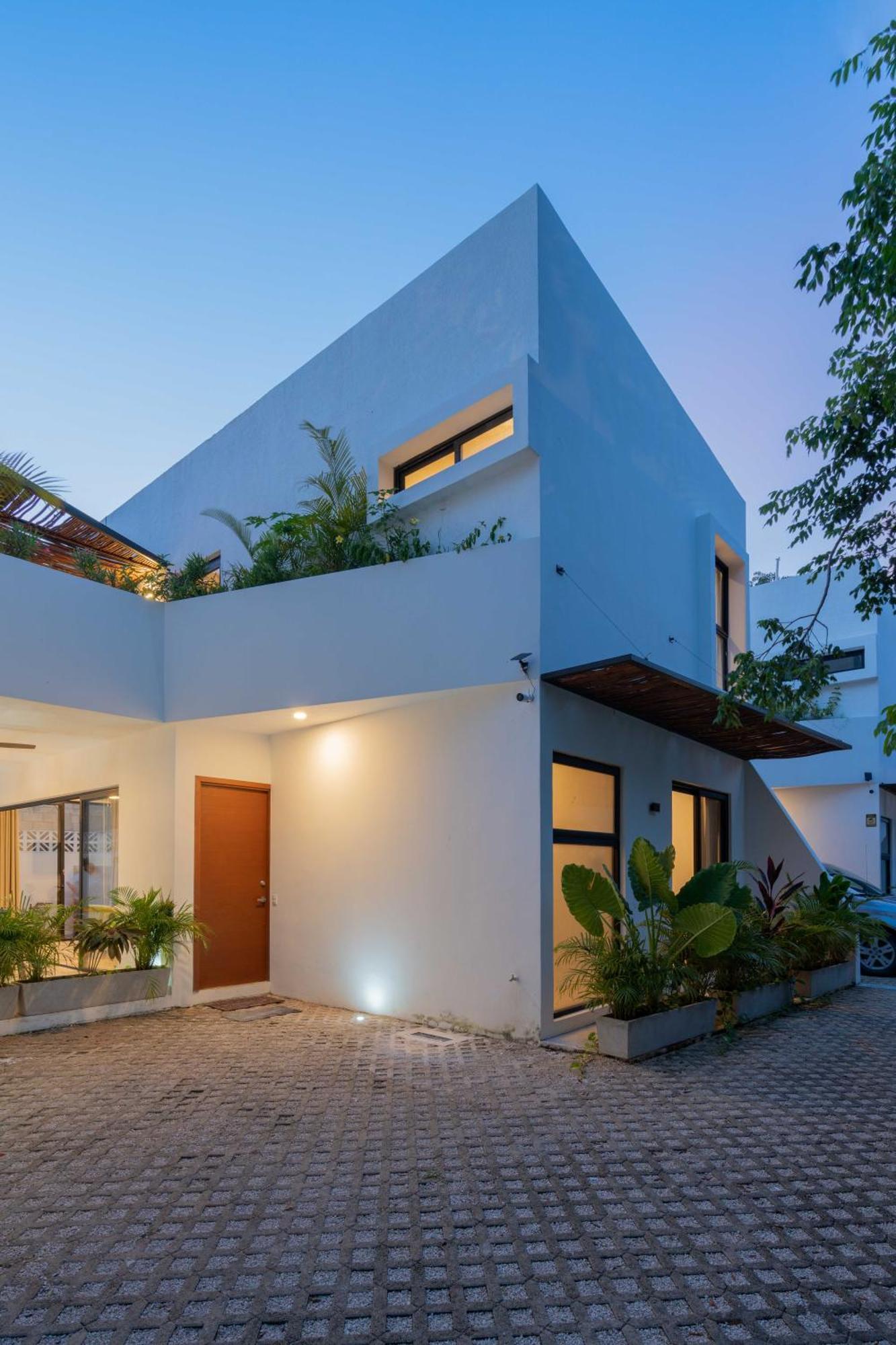 Casa Laura - - Private Townhome For 6 Guest - 3 Bedrooms - 5 Beds- Restaurant Walking Distance * Tulum
