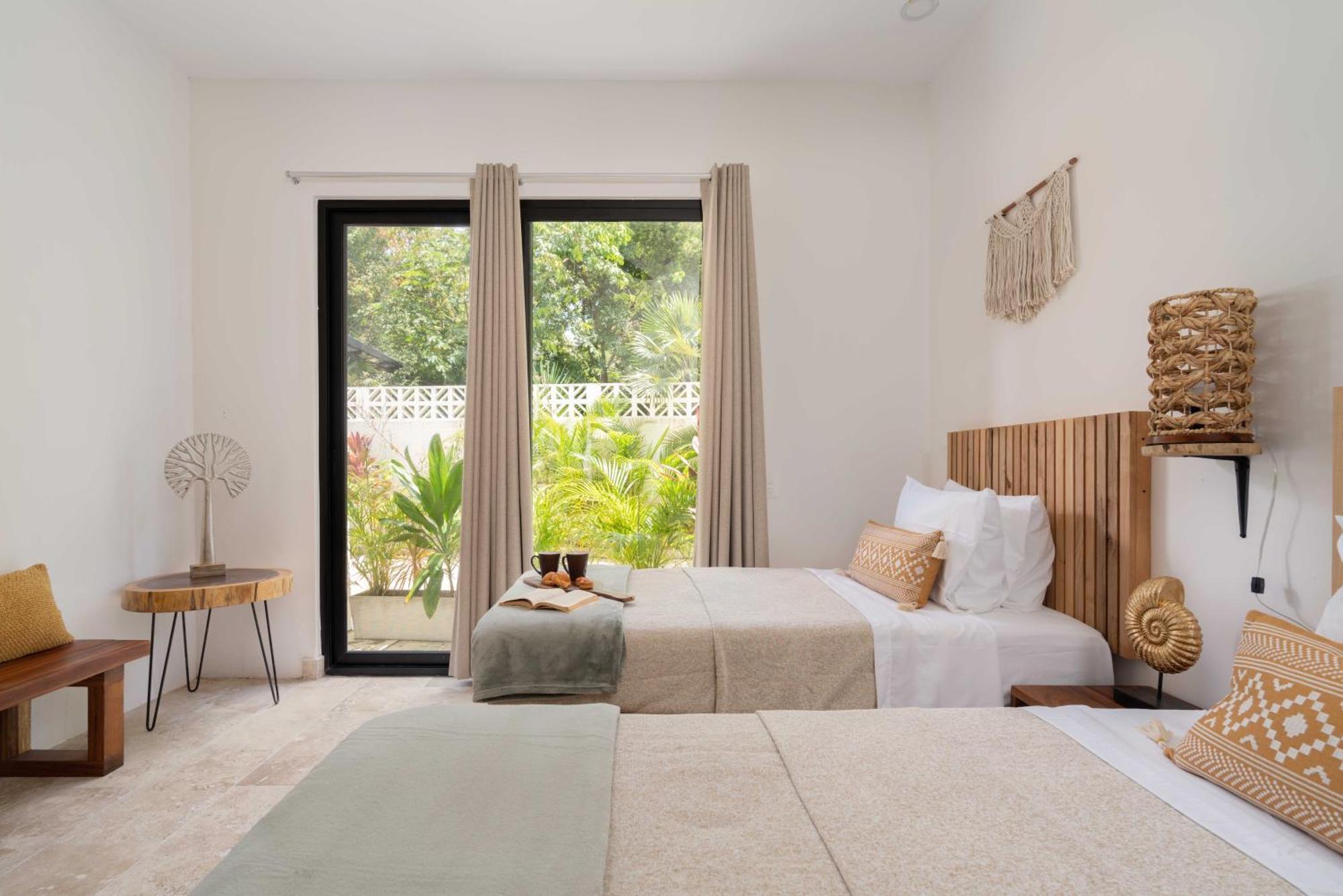 Casa Laura - - Private Townhome For 6 Guest - 3 Bedrooms - 5 Beds- Restaurant Walking Distance Tulum
