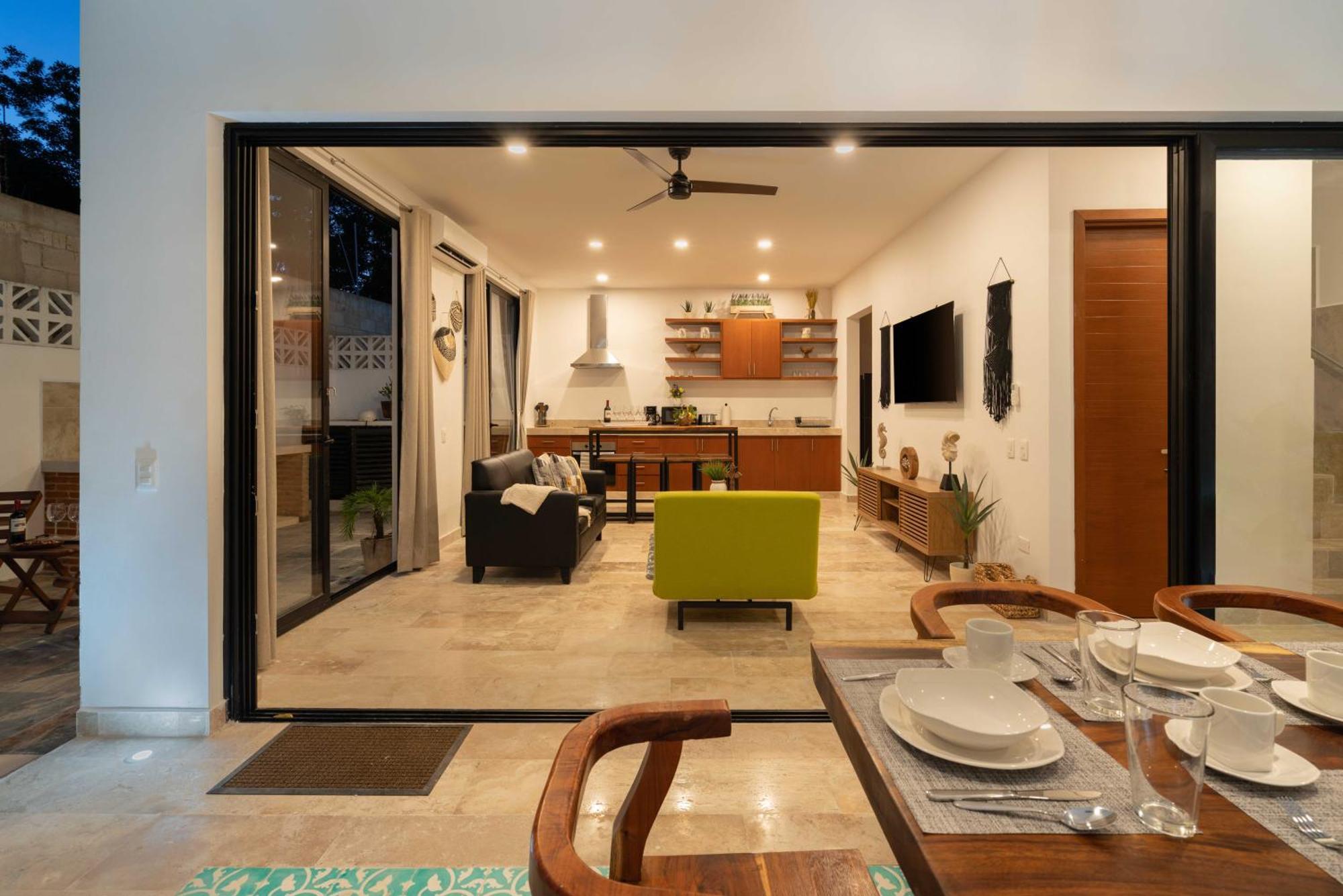 Casa Laura - - Private Townhome For 6 Guest - 3 Bedrooms - 5 Beds- Restaurant Walking Distance