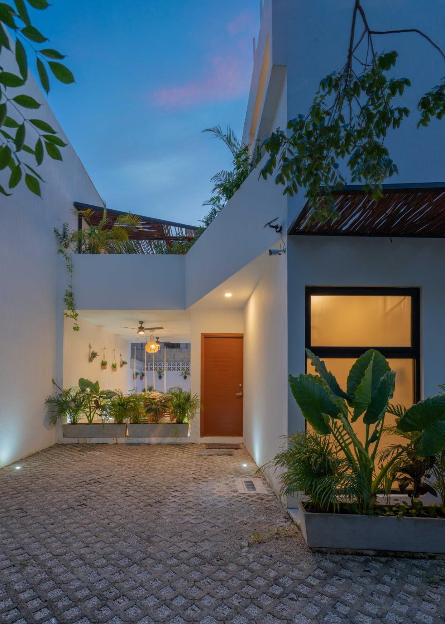 Casa Laura - - Private Townhome For 6 Guest - 3 Bedrooms - 5 Beds- Restaurant Walking Distance Tulum