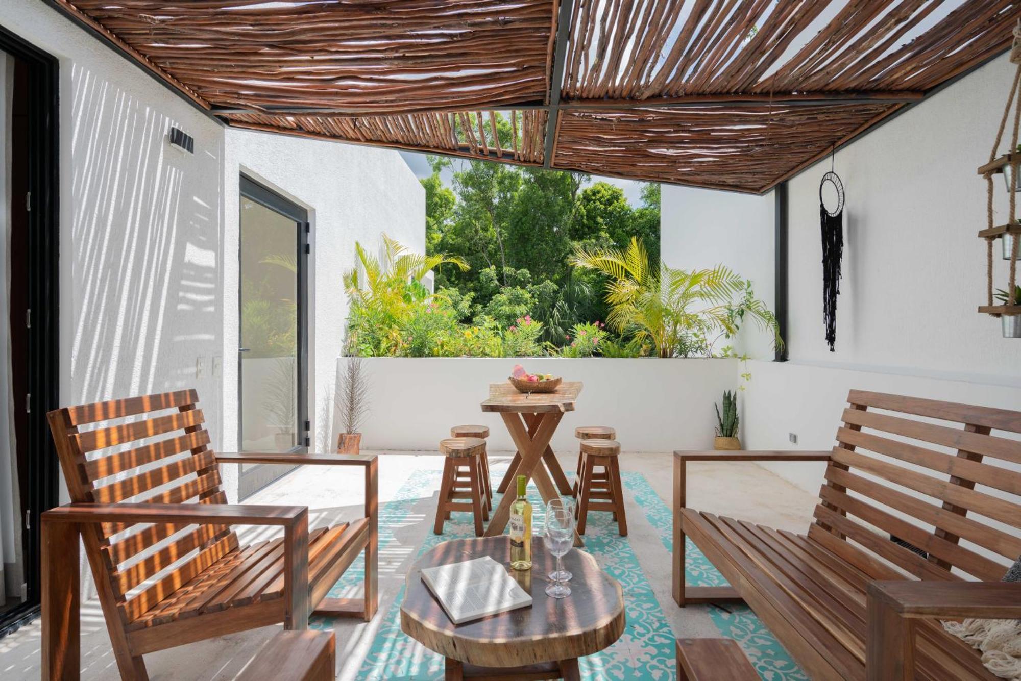 Casa Laura - - Private Townhome For 6 Guest - 3 Bedrooms - 5 Beds- Restaurant Walking Distance *