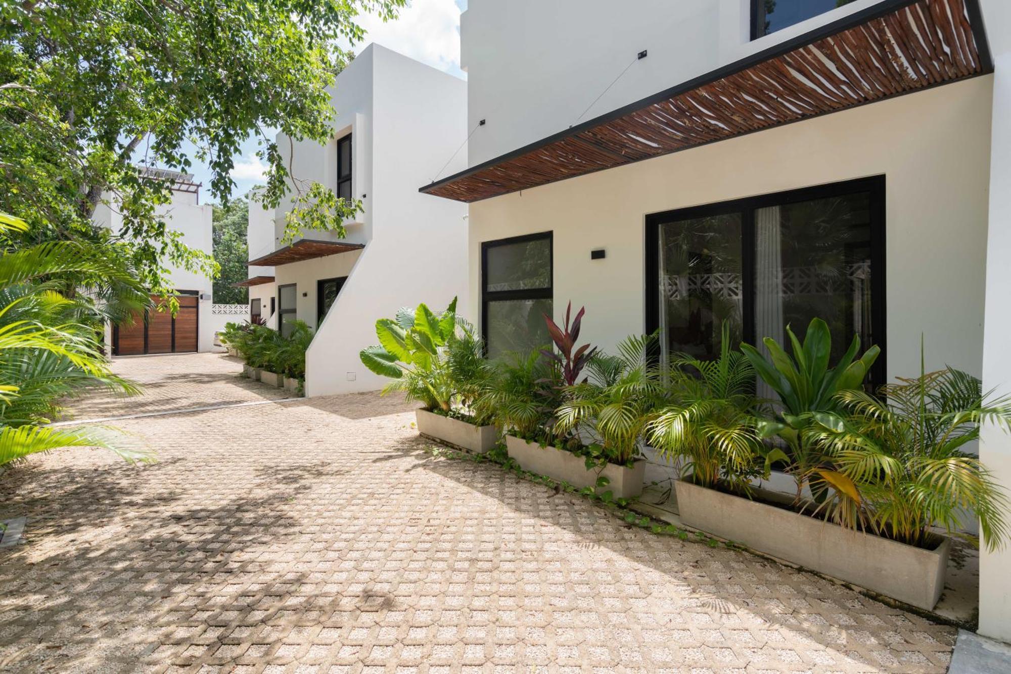 Apartment Casa Laura - - Private Townhome For 6 Guest - 3 Bedrooms - 5 Beds- Restaurant Walking Distance