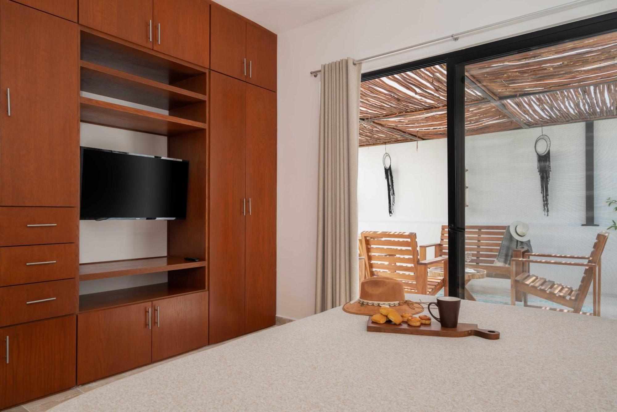 Casa Laura - - Private Townhome For 6 Guest - 3 Bedrooms - 5 Beds- Restaurant Walking Distance Apartment Tulum