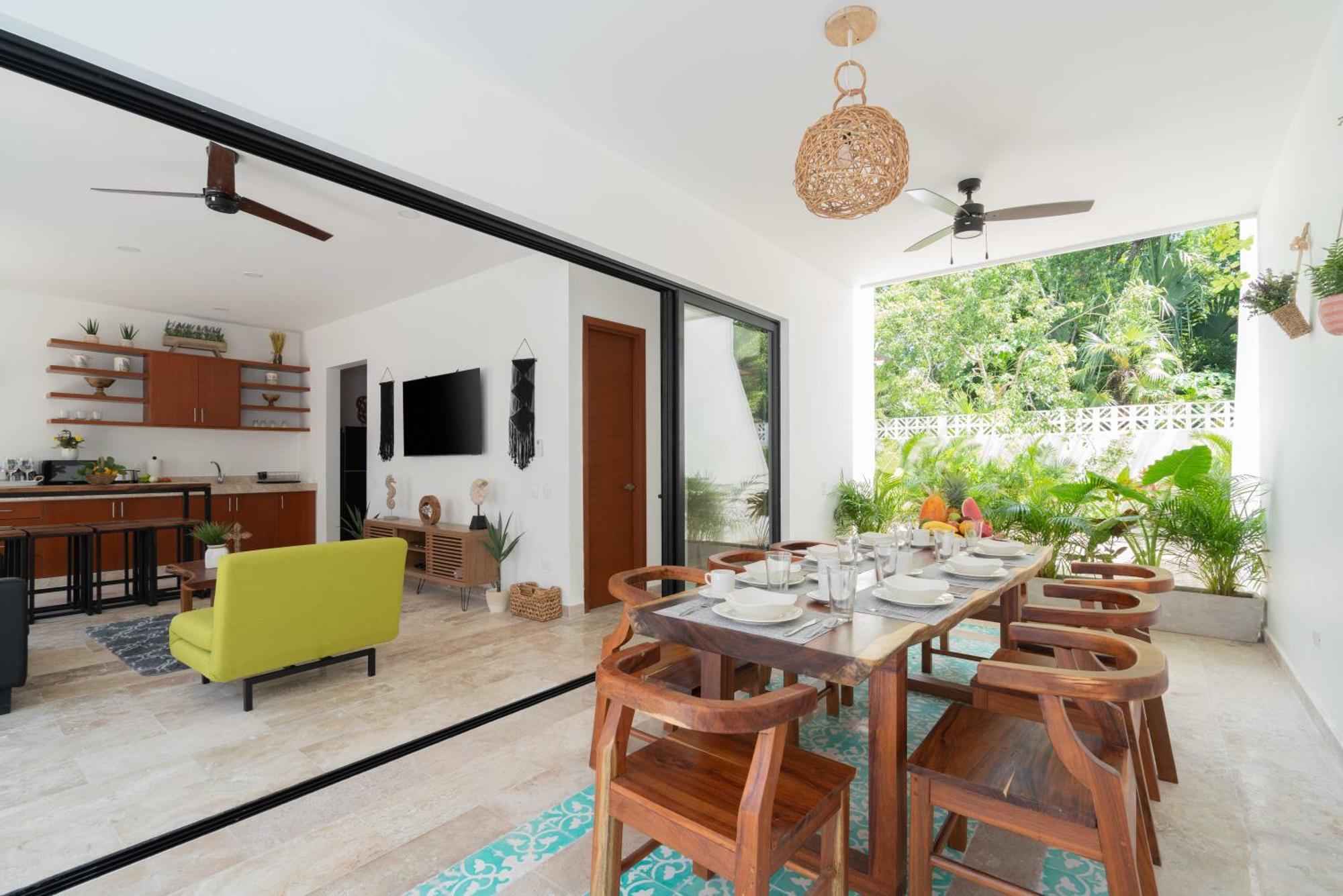 Casa Laura - - Private Townhome For 6 Guest - 3 Bedrooms - 5 Beds- Restaurant Walking Distance * Tulum