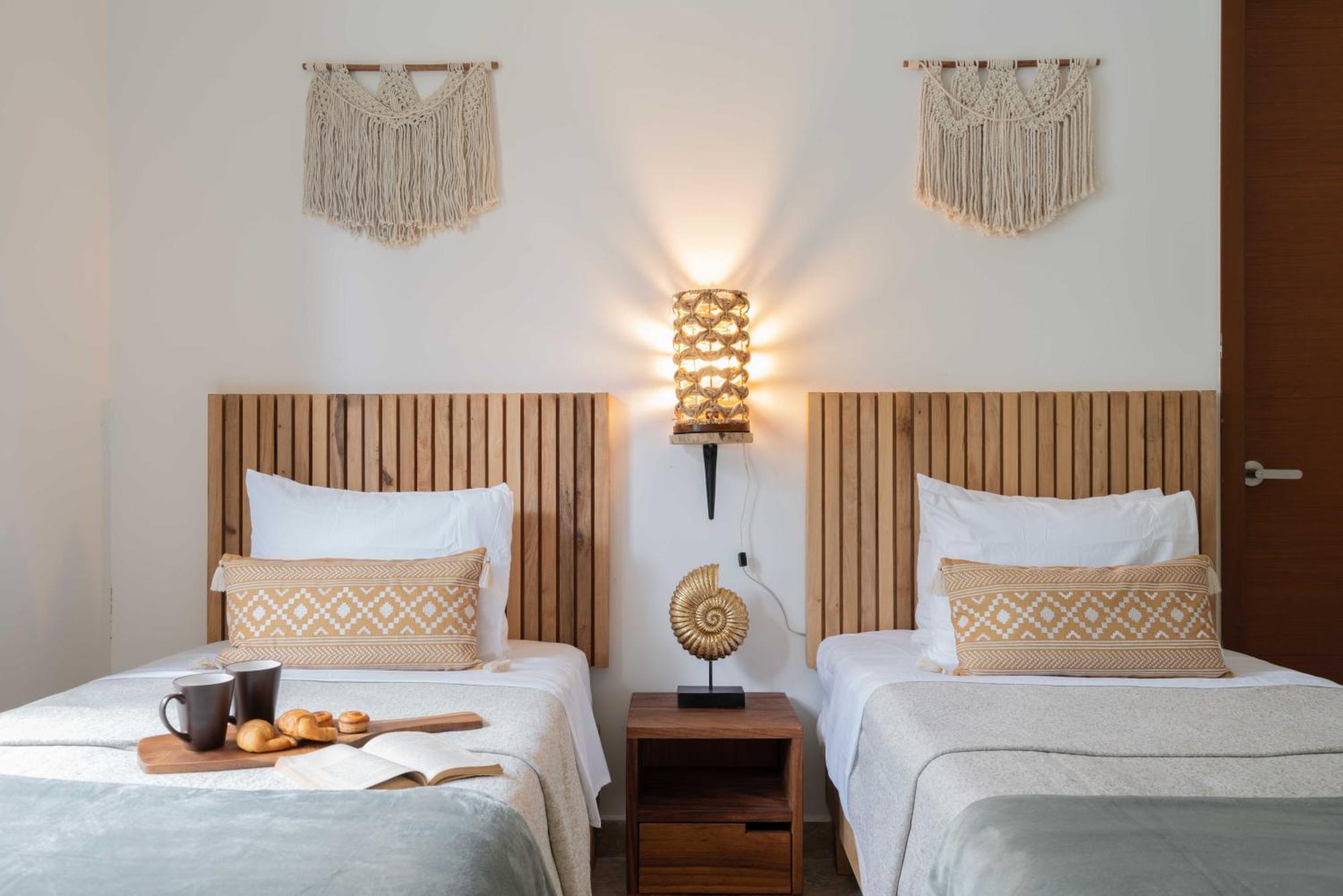 Apartment Casa Laura - - Private Townhome For 6 Guest - 3 Bedrooms - 5 Beds- Restaurant Walking Distance
