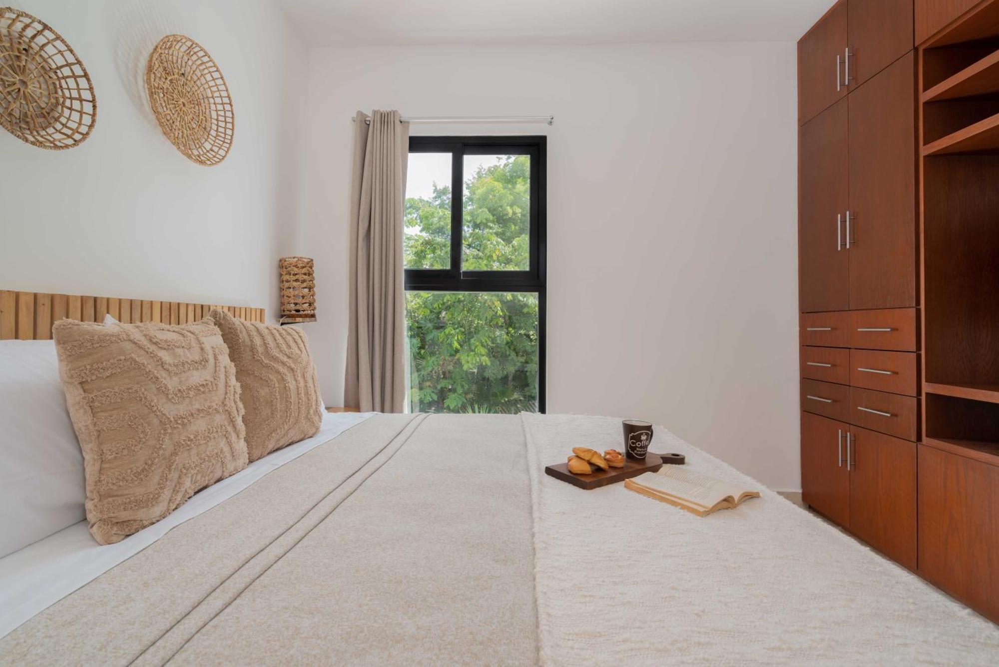 Casa Laura - - Private Townhome For 6 Guest - 3 Bedrooms - 5 Beds- Restaurant Walking Distance Apartment