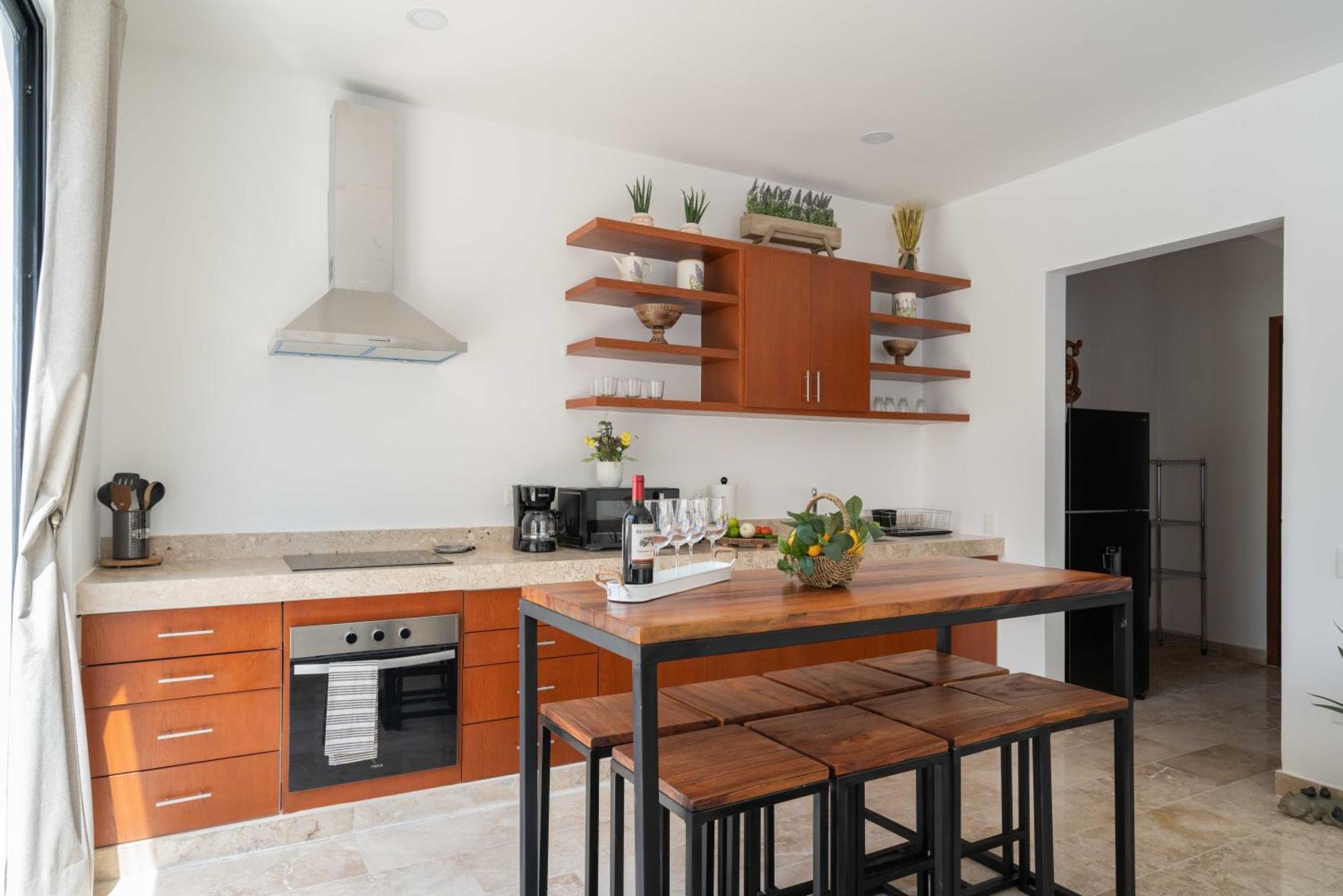Casa Laura - - Private Townhome For 6 Guest - 3 Bedrooms - 5 Beds- Restaurant Walking Distance Apartment