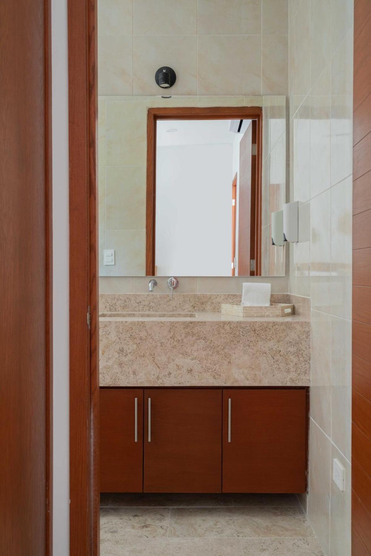 Casa Laura - - Private Townhome For 6 Guest - 3 Bedrooms - 5 Beds- Restaurant Walking Distance Apartment *
