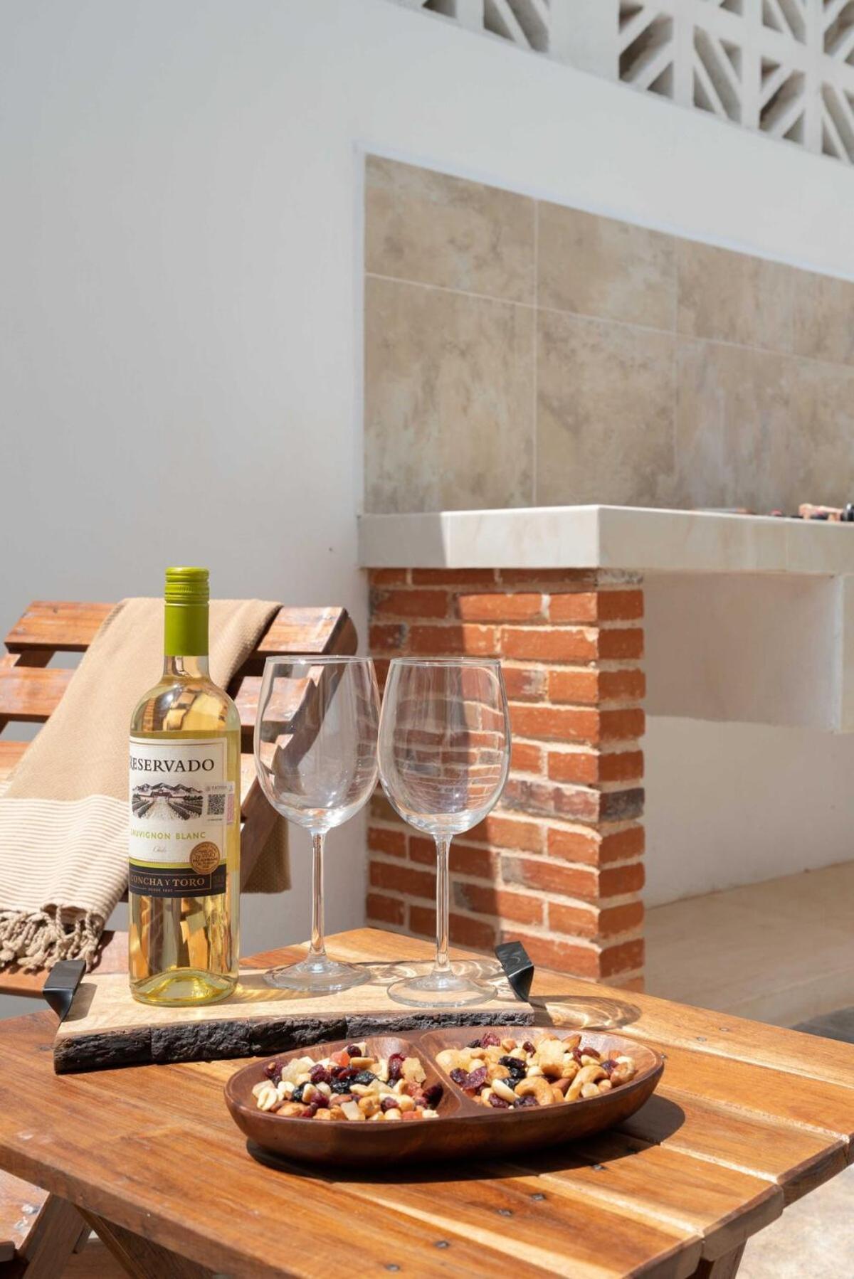 Casa Laura - - Private Townhome For 6 Guest - 3 Bedrooms - 5 Beds- Restaurant Walking Distance *