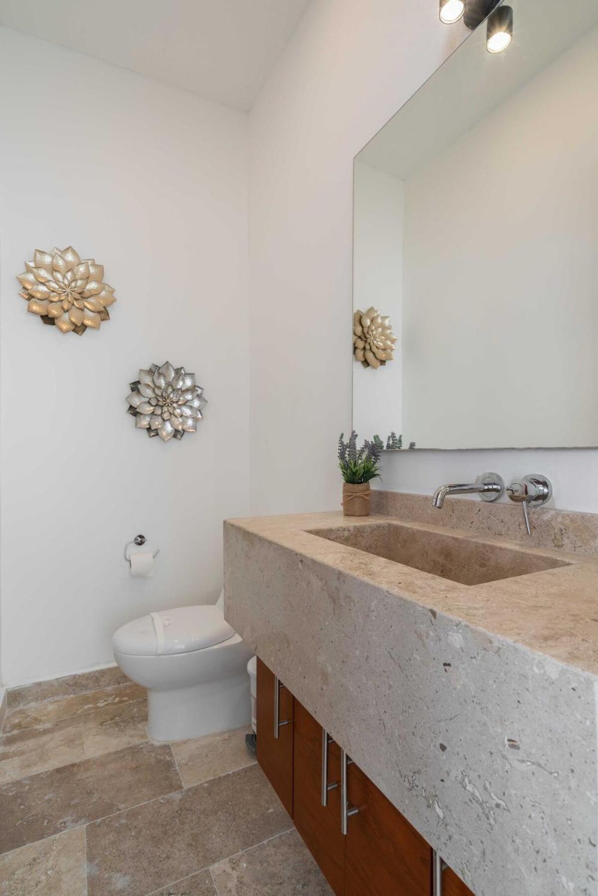 Apartment Casa Laura - - Private Townhome For 6 Guest - 3 Bedrooms - 5 Beds- Restaurant Walking Distance *