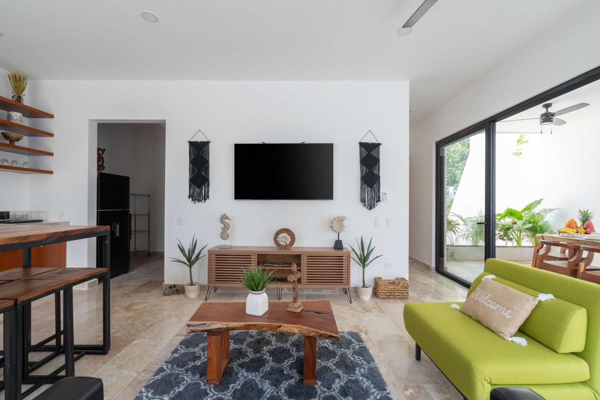 Casa Laura - - Private Townhome For 6 Guest - 3 Bedrooms - 5 Beds- Restaurant Walking Distance
